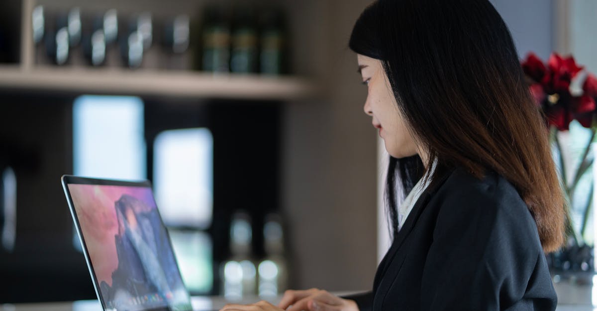 受信箱運用の実物|当社が最初の 1 ヶ月でやっていたことを解説するイメージ